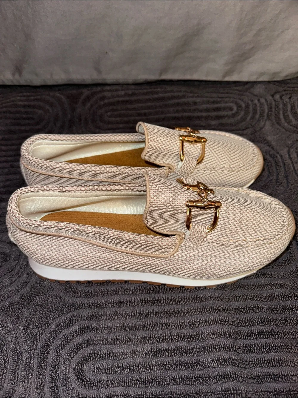 The Hills Nashville Women's Blush Knit Slip-On Loafers. - Picture 2 of 5